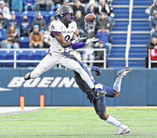 Daffer's long FG as time expires gets ECU past Navy 38-35