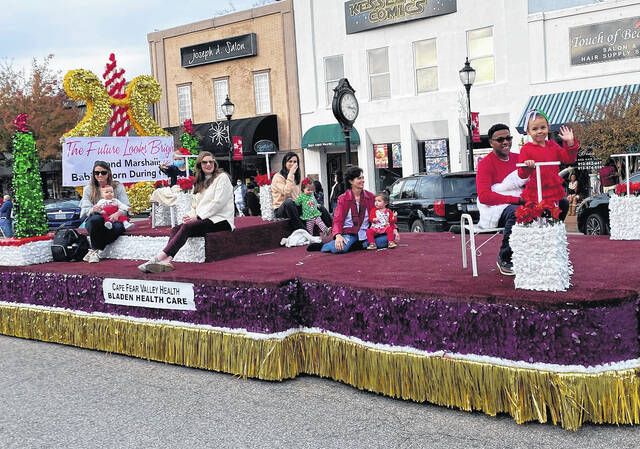 Etown Christmas Parade 2022 Elizabethtown Christmas Parade Delights Hundreds | Bladen Journal